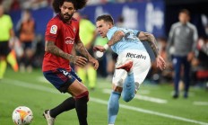 开云体育-足球比赛搏击，表现显平双时胜出