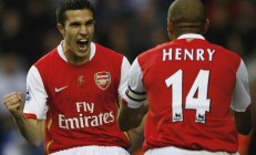 开云体育在线-隔空对决，当森林法则遇上君王法则—灰熊撕咬猛龙与詹姆斯关键得分背后的篮球本质