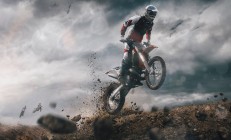 开云体育在线-轻盈与重量的对话，当旋风吹过堡垒