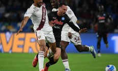 开云体育在线-那不勒斯后防曝防线问题，欧战背景不容乐观