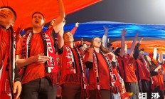 开云体育入口-比赛现场的气氛异常火爆，球迷们激情高涨