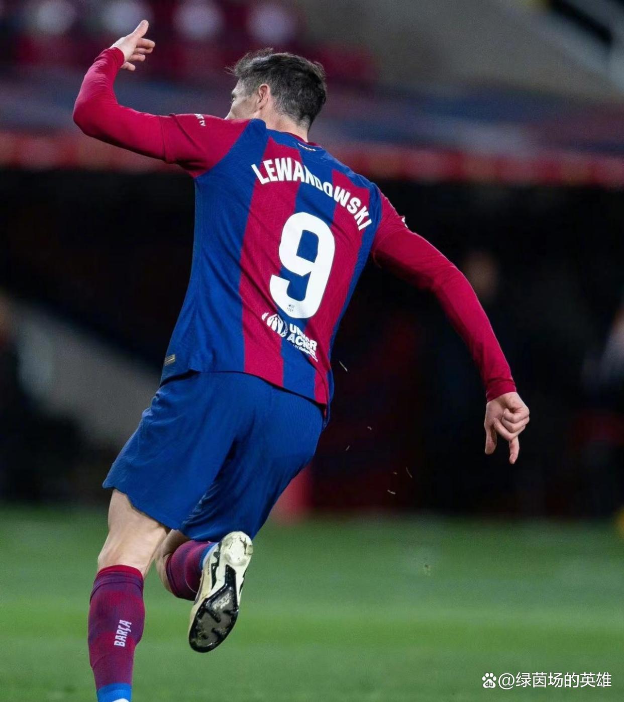 瓦伦西亚主场胜利，成功保级