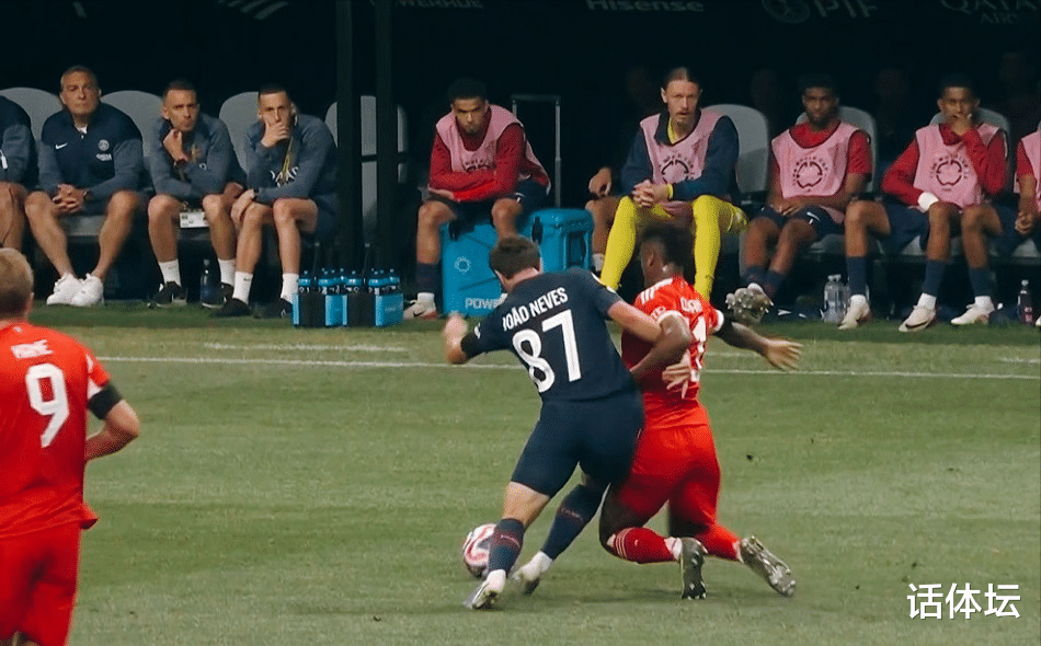 包含巴黎圣日耳曼队员遭遇红牌,球队人少作战的词条 包含巴黎圣日耳曼队员遭遇红牌,球队人少作战的词条