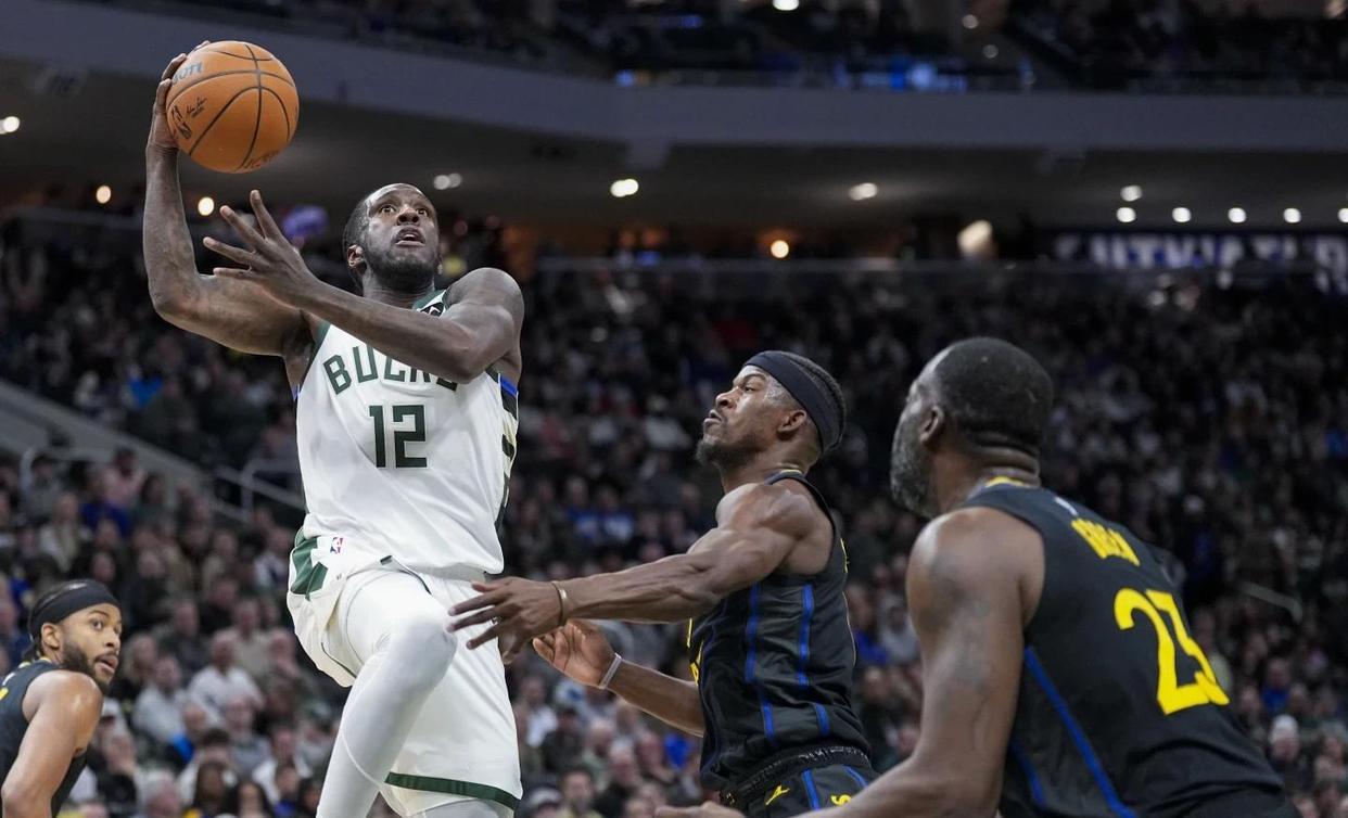 雄鹿前锋抢断连连，防守端助球队大胜