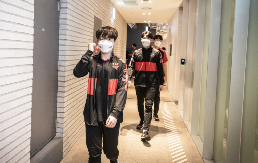 RNG碾压MAD,Keria极限生还后反打激烈交锋小组赛,让粉丝疯狂欢呼的简单介绍 RNG碾压MAD,Keria极限生还后反打激烈交锋小组赛,让粉丝疯狂欢呼的简单介绍