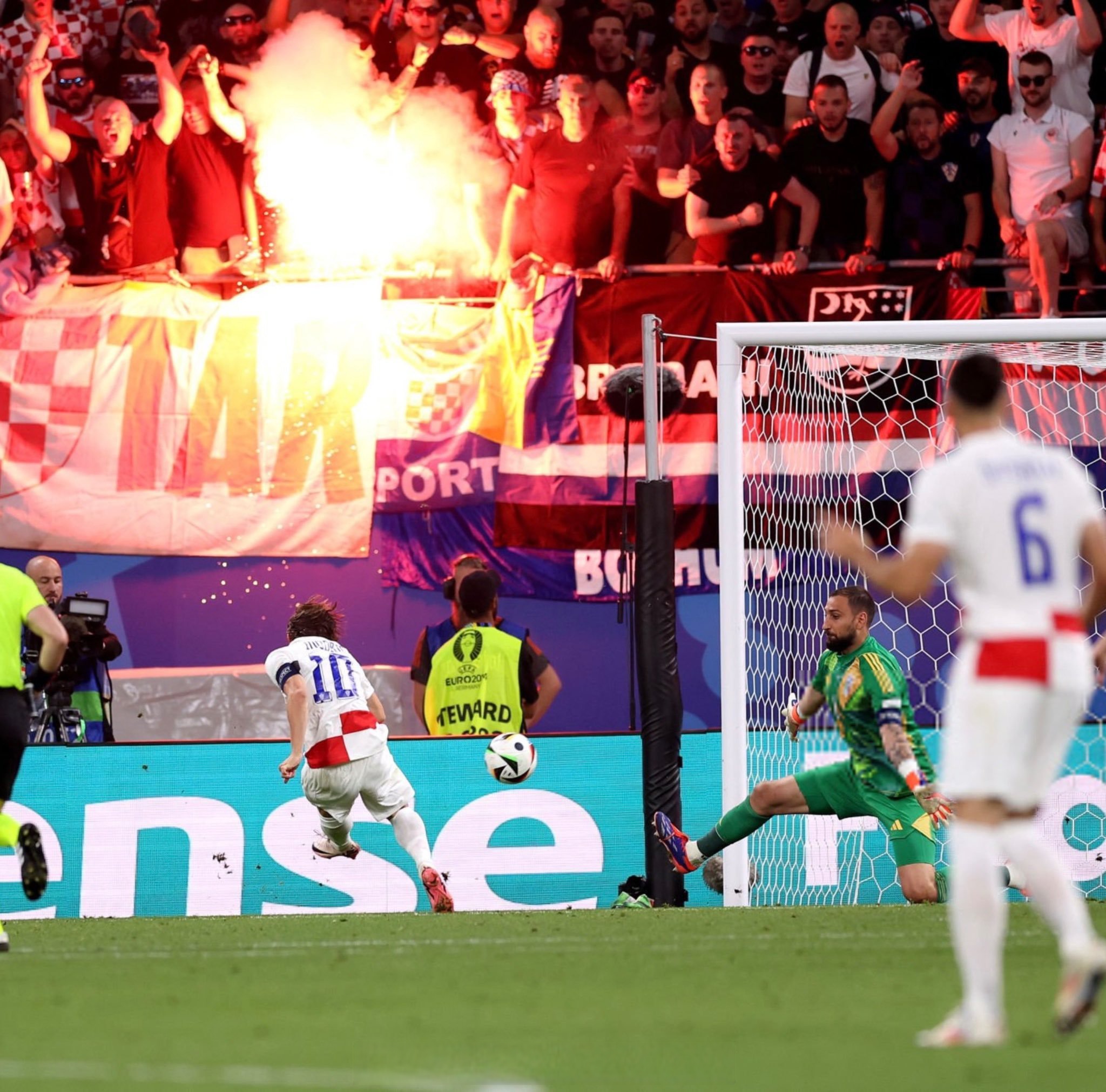 包含克罗地亚队战胜苏格兰,挺进欧洲杯16强的词条 包含克罗地亚队战胜苏格兰,挺进欧洲杯16强的词条