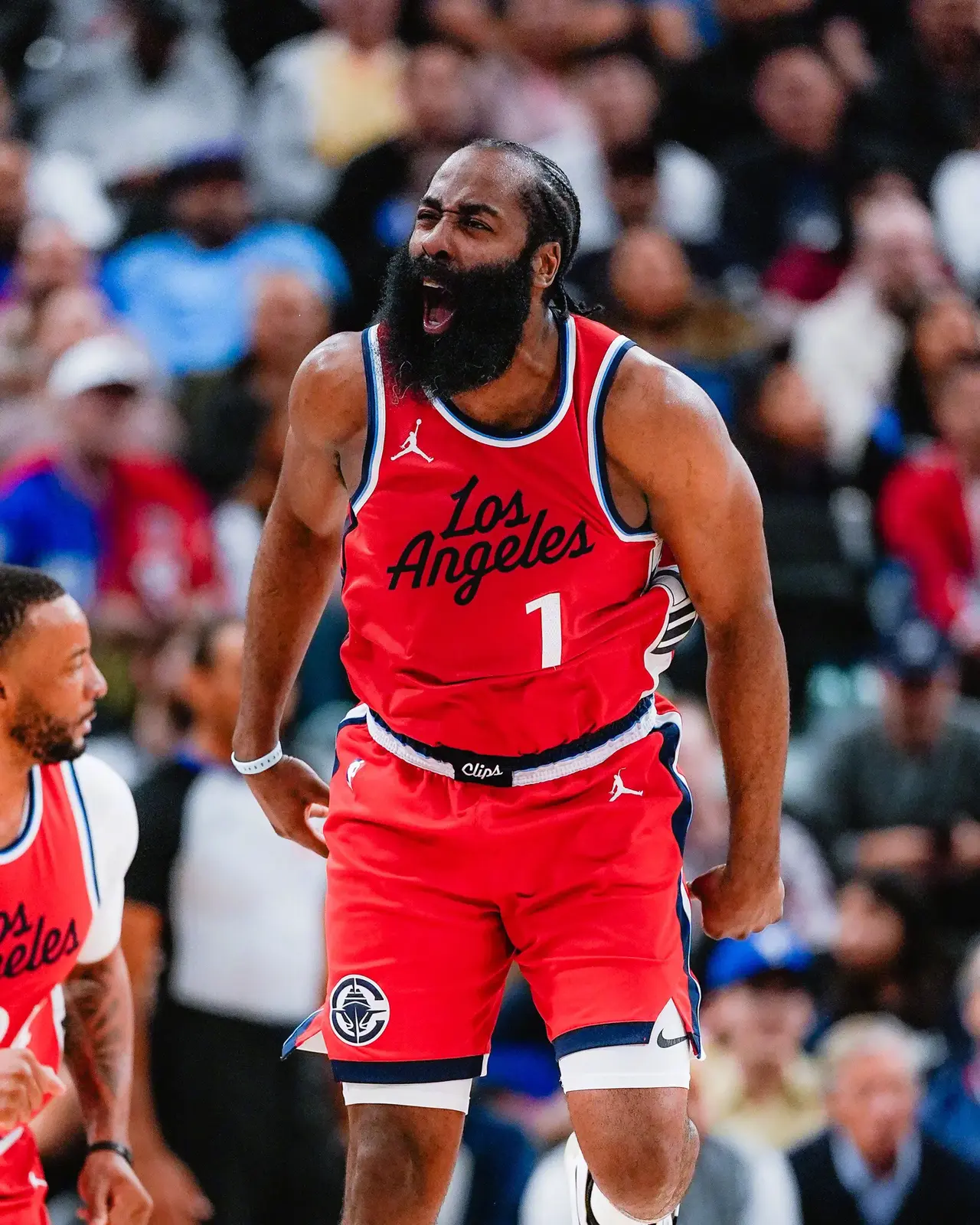 快船战胜猛龙，莱昂纳德表现出色